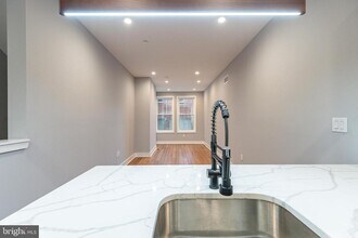 2821 Livingston St in Philadelphia, PA - Foto de edificio - Building Photo