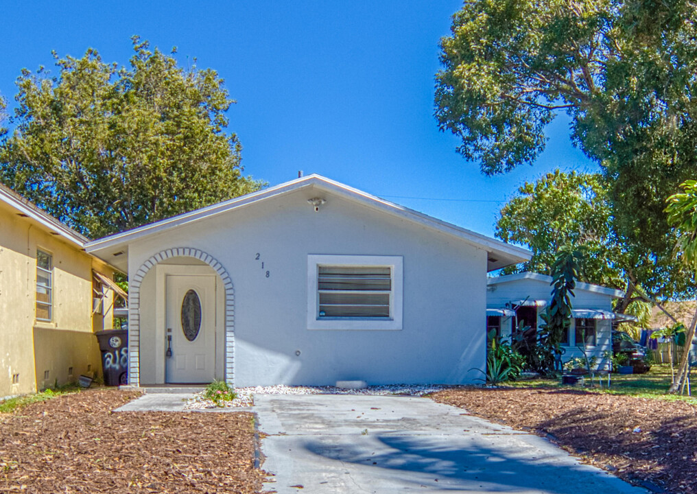 218 N D St in Lake Worth Beach, FL - Building Photo