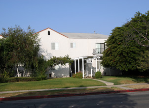 1120 Huntington Dr in South Pasadena, CA - Building Photo - Building Photo