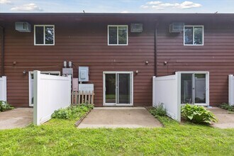 Deerlick Apartments in Birch Run, MI - Building Photo - Building Photo