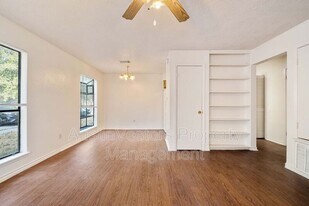 200 Concho St in Lockhart, TX - Building Photo