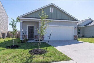 108 Athena Way in Jarrell, TX - Building Photo - Building Photo