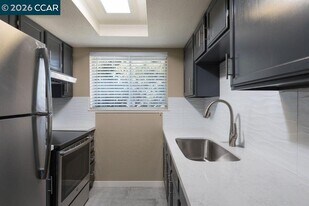 4800 Bayview Ave in Richmond, CA - Building Photo