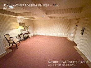 312 Clayton Xing Dr in Ellisville, MO - Building Photo - Building Photo