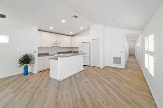 12670 Shimmering Oak Cir in Venice, FL - Building Photo - Building Photo