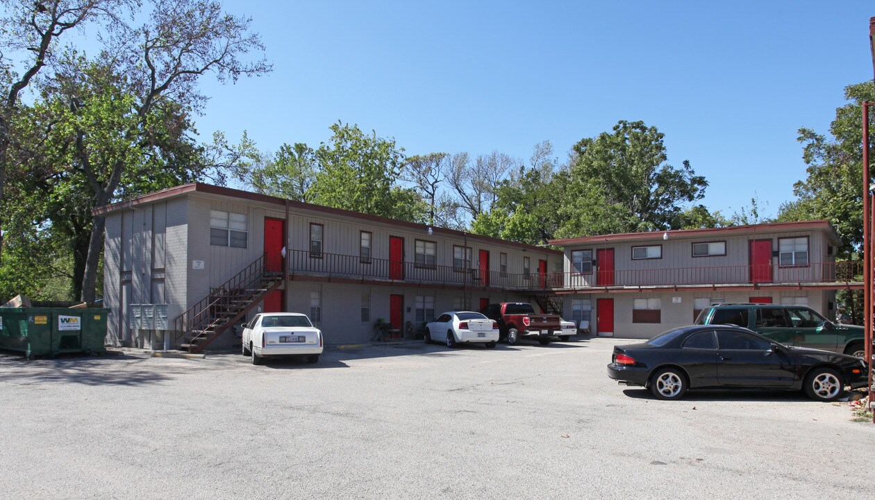 Kashmere Royal Apartments in Houston, TX - Building Photo