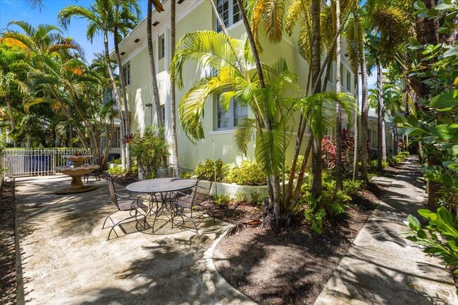 1561 Lenox Ave. in Miami Beach, FL - Building Photo - Building Photo