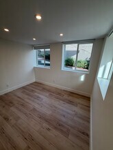 2111 Montana St in Los Angeles, CA - Foto de edificio - Building Photo