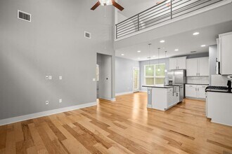 1013 Totis Rd in Austin, TX - Building Photo - Building Photo