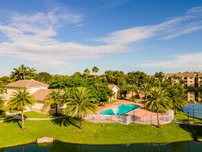 Royal Grand Condominiums in Davie, FL - Building Photo - Building Photo