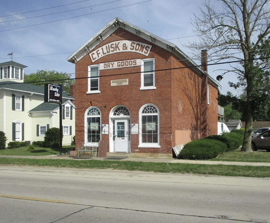 203 S Main St, Unit C in Albany, IL - Building Photo