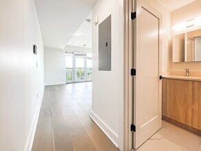 97 Bennington St, Unit #303 in Boston, MA - Building Photo - Building Photo