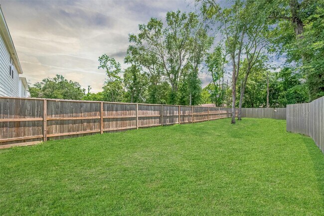 807 Avenue J in Conroe, TX - Building Photo - Building Photo