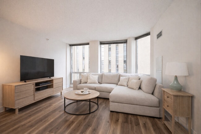 222 N Columbus Dr in Chicago, IL - Building Photo - Building Photo