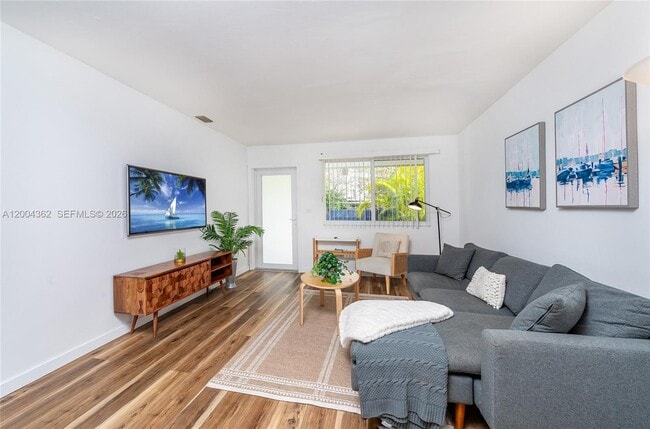 3100 Naomi St in Miami, FL - Building Photo - Building Photo