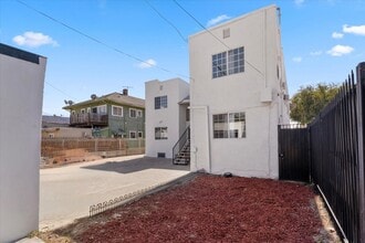 213 W 41st Pl in Los Angeles, CA - Building Photo - Building Photo