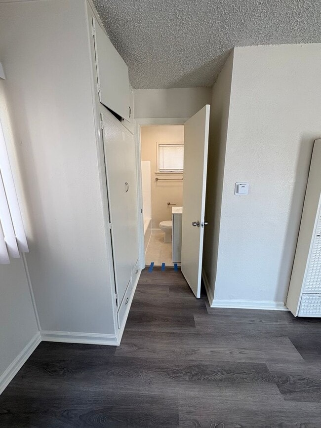 242 E Del Amo Blvd in Long Beach, CA - Building Photo - Building Photo