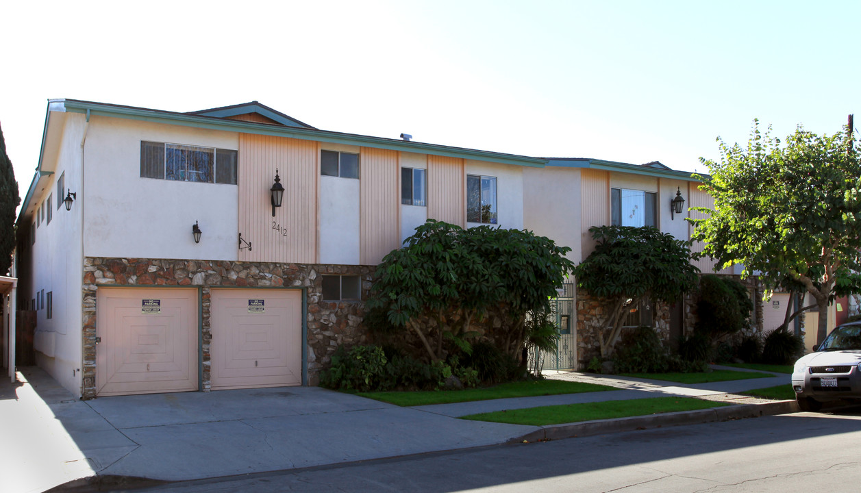 2402-2412 E 6th St in Long Beach, CA - Foto de edificio