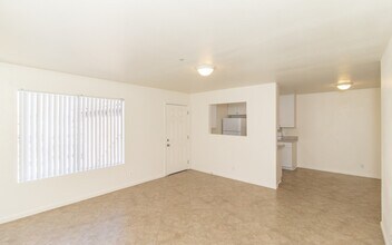 Parkstone Vista in Vista, CA - Foto de edificio - Building Photo