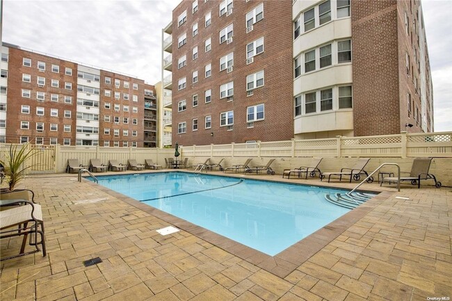 740 E Broadway, Unit 6 in Long Beach, NY - Building Photo - Building Photo