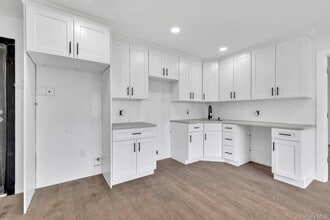 74 Broadway in Freeport, NY - Foto de edificio - Building Photo