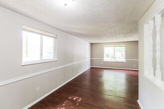 2130 Scarbrough Dr in Stone Mountain, GA - Building Photo - Building Photo