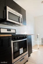 826 E Warrington Ave in Pittsburgh, PA - Building Photo - Building Photo