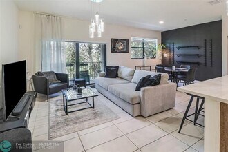 10473 NW 82nd St in Doral, FL - Building Photo - Building Photo