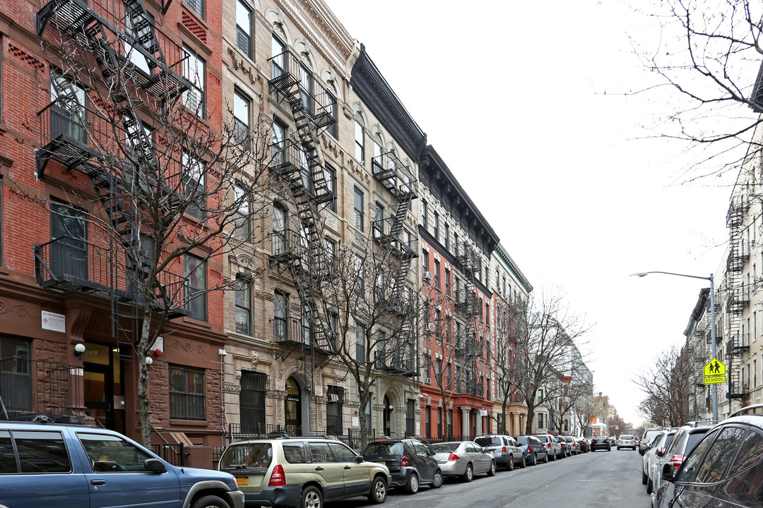 527 W 152nd St in New York, NY - Building Photo