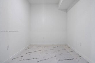 420 SW 7th St in Miami, FL - Building Photo - Building Photo