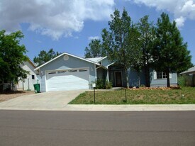 1650 W Nikolaus in Show Low, AZ - Building Photo