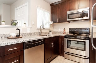 Hidden Creek in Vacaville, CA - Building Photo