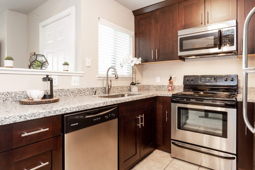 Hidden Creek in Vacaville, CA - Foto de edificio