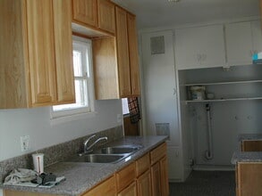 654 Loranne Ave, Unit 654 in Pomona, CA - Foto de edificio - Building Photo