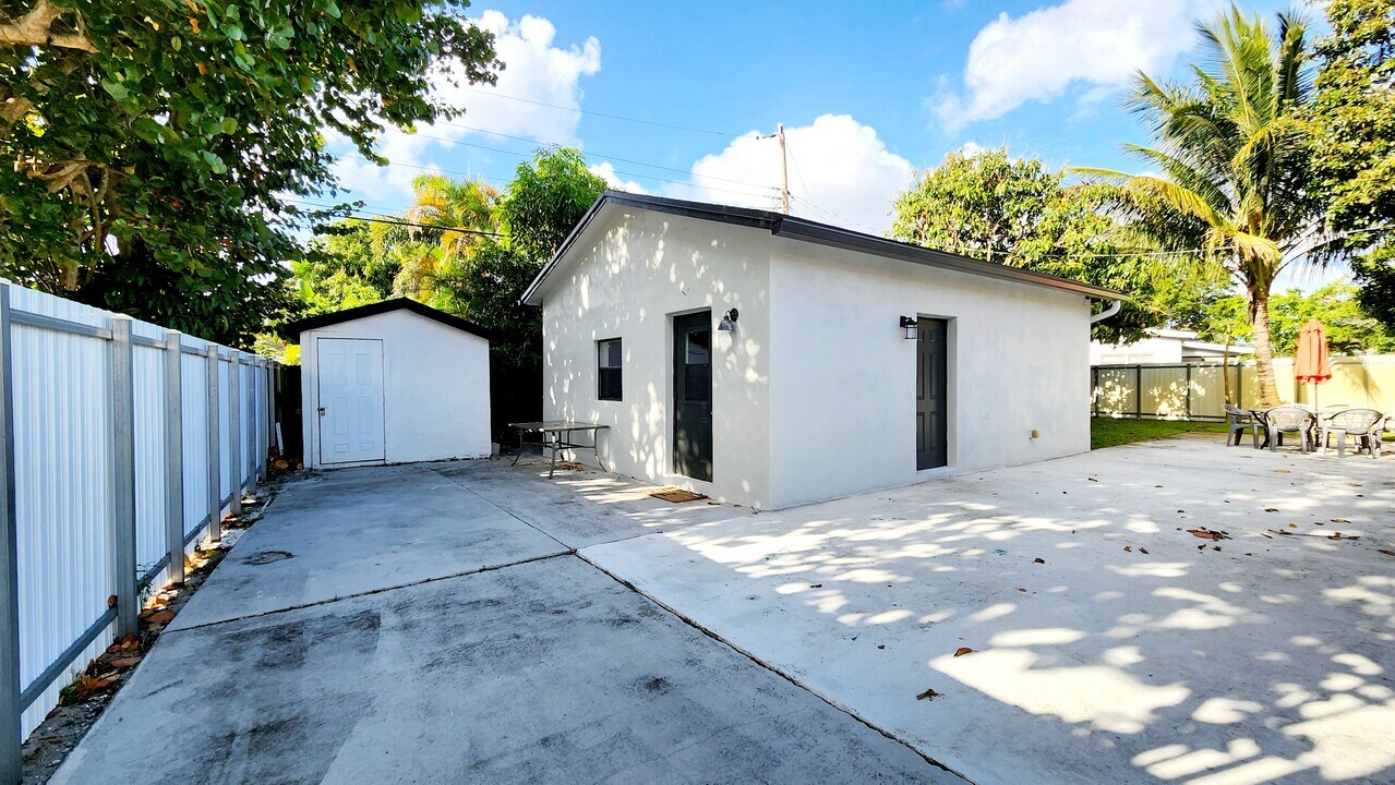 421 W Evanston Cir in Fort Lauderdale, FL - Building Photo