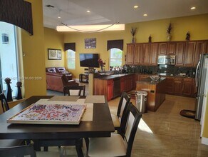 15802 SW 15th St in Weston, FL - Foto de edificio - Building Photo