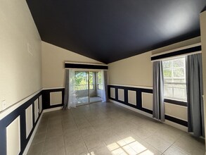 2810 N Oakland Forest Dr in Oakland Park, FL - Building Photo - Building Photo