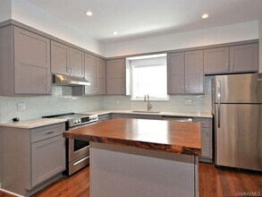 494 W William St in Rye Brook, NY - Building Photo - Building Photo