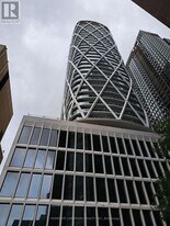 230 Simcoe St in Toronto, ON - Building Photo