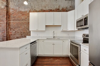 204 Decatur St in New Orleans, LA - Building Photo - Building Photo
