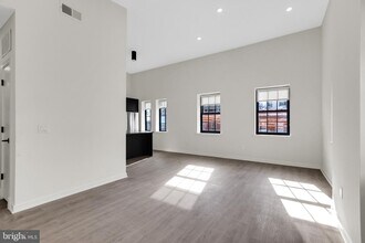 500 N 13th St-Unit -303 in Philadelphia, PA - Building Photo - Building Photo