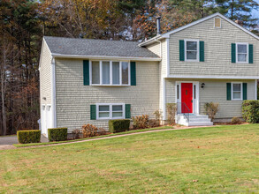 26 Woodside Dr in Farmington, CT - Building Photo - Building Photo