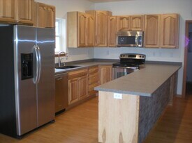 207 N 3rd St in Mount Horeb, WI - Building Photo