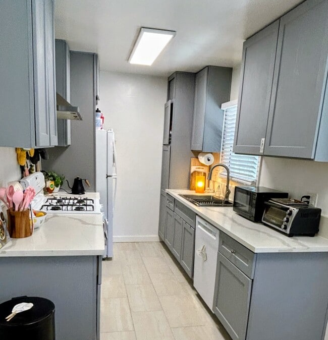 10739 Francis Pl, Unit 10739 Francis Place in Los Angeles, CA - Building Photo - Building Photo
