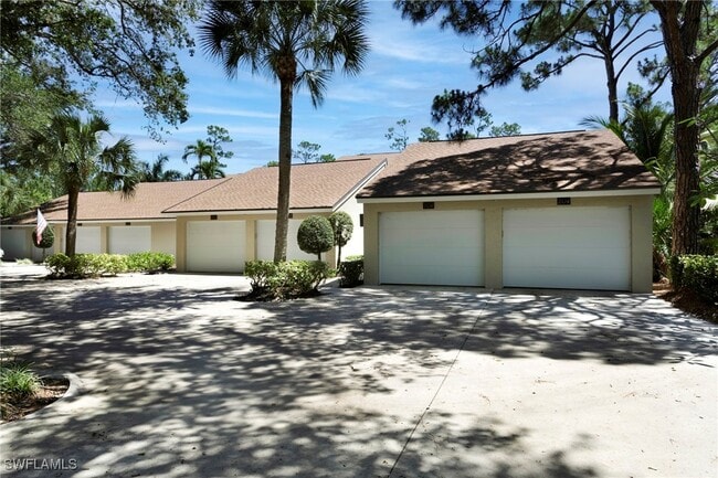 15400 Cedarwood Ln in Naples, FL - Building Photo - Building Photo