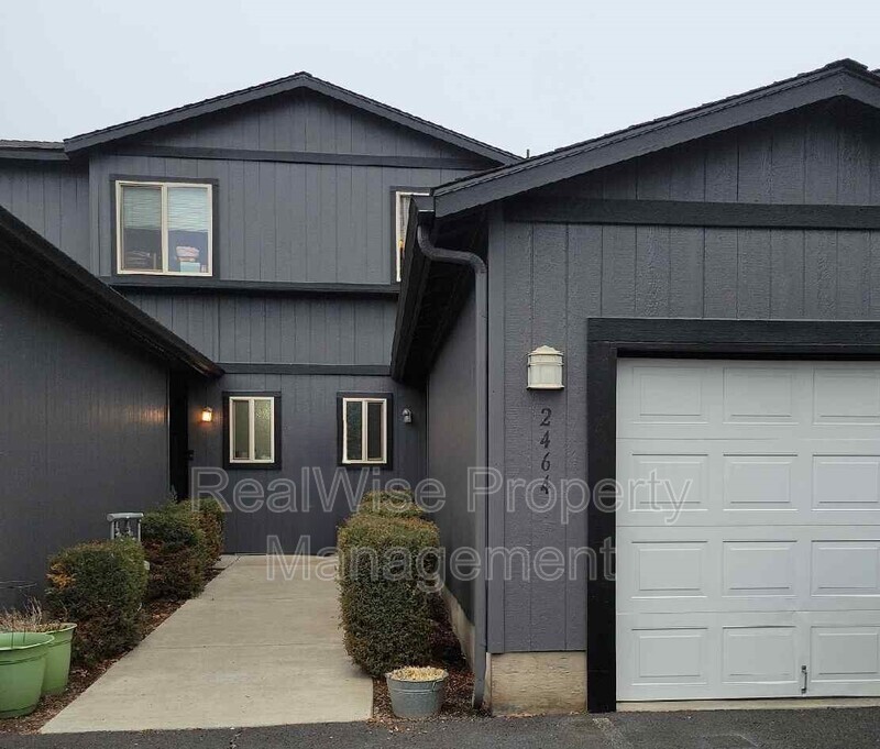 2464 SW Timber View Ct in Redmond, OR - Building Photo