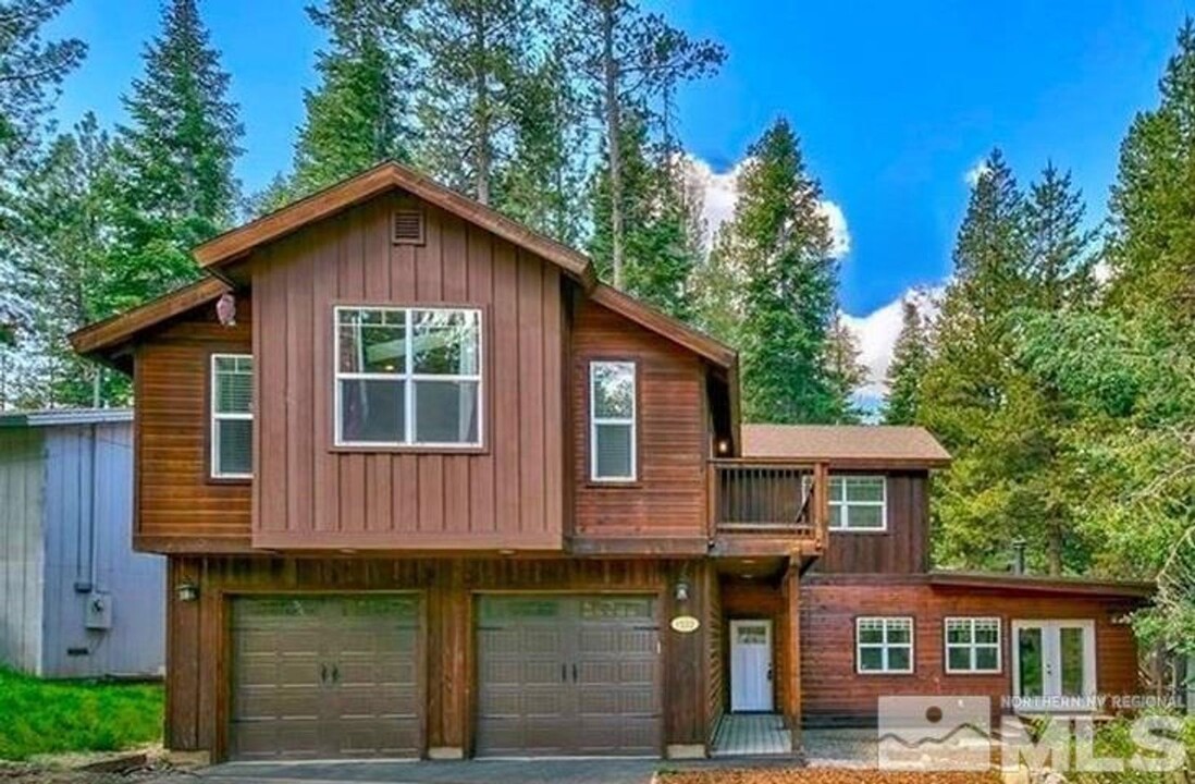 1512 Meadow Vale Dr in South Lake Tahoe, CA - Building Photo