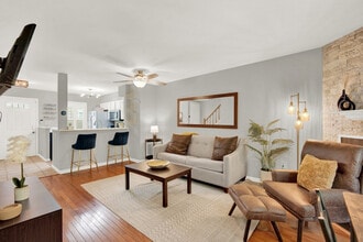 6346 Chimney Wood Ct in Alexandria, VA - Building Photo - Building Photo