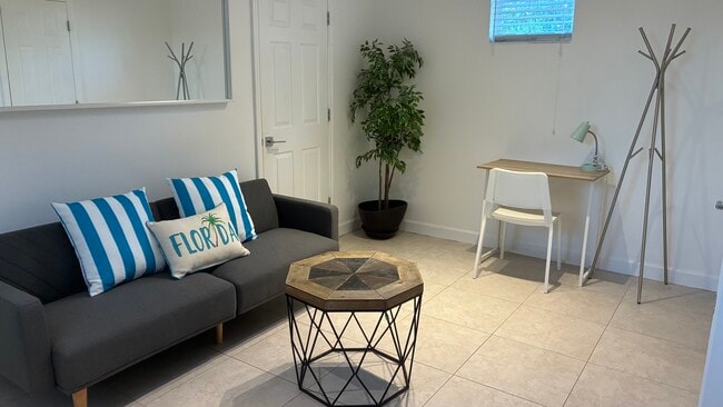 239 NW 32nd St, Unit 1 in Miami, FL - Building Photo - Building Photo