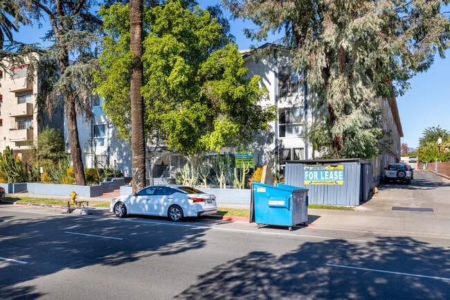 Terra Grande Apartments in Van Nuys, CA - Building Photo - Building Photo
